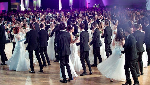 Die Eröffnung ist heuer inspiriert vom Kinofilm „Black Swan“ und dem Klassiker „Schwanensee“