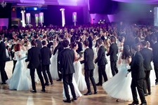 Die Eröffnung ist heuer inspiriert vom Kinofilm „Black Swan“ und dem Klassiker „Schwanensee“