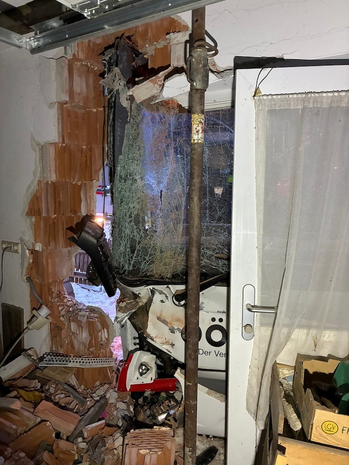 Die Wand wurde zertrümmert