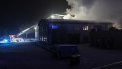 Durch ein Großaufgebot der Feuerwehr konnte der Brand in Kirchham rasch unter Kontrolle gebracht ...