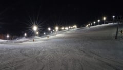 Beim Abend-Skilauf (Symbolbild) sei es zu dem Unfall gekommen. 