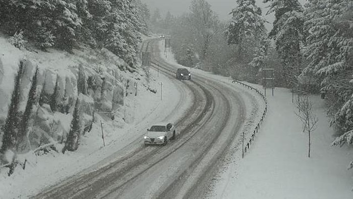 Schneefahrbahn auch am Zirler Berg.