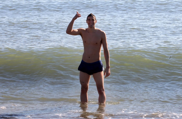 Joaquín Boghossian im Meer.