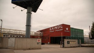 Böden und Platten stellt Kaindl in Wals her. 