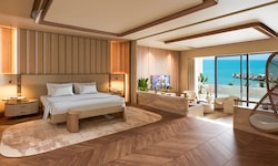 Die Zimmer sind modern und großzügig gestaltet.
