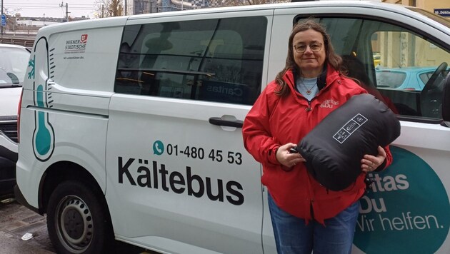 Susanne Peter, Verantwortliche des Caritas-Kältetelefons und selbst Streetworkerin, ist mit ...