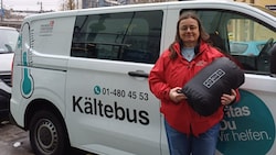 Susanne Peter, Verantwortliche des Caritas-Kältetelefons und selbst Streetworkerin, ist mit ...