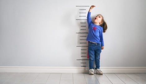 Endlich so groß wie Mama oder Papa sein – das wünschen sich viele Kinder.