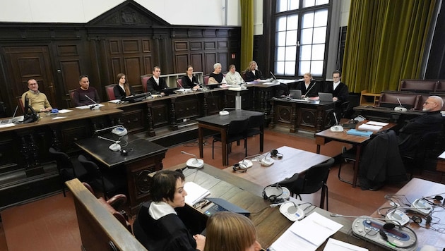 Für die Verhandlung sind bis Dezember 82 Verhandlungstermine anberaumt.