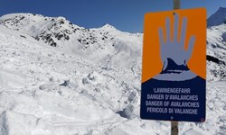 Die Lawinensituation wird am Wochenende auf den Bergen kritisch.