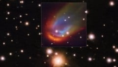 Die bunte Stoßwelle um einen toten Stern sollte es so eigentlich nicht geben.