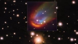 Die bunte Stoßwelle um einen toten Stern sollte es so eigentlich nicht geben.