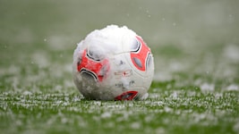 Fußball und Schnee, das verträgt sich nicht sonderlich gut ...