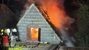 Als die Stadtfeuerwehr Eisenstadt eintraf, brannte der Dachstuhl lichterloh.