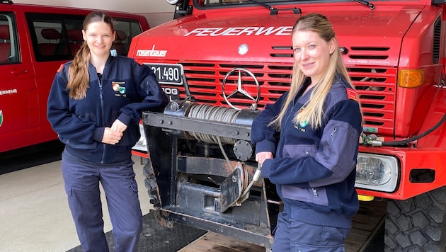 Kommandantin Julia Pfneisl und Stellvertreterin Anja-Lena Pfneisl wurden von ihren Kameraden ...