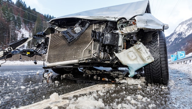 Das Unfallfahrzeug ist ein Fall für die Schrottpresse.