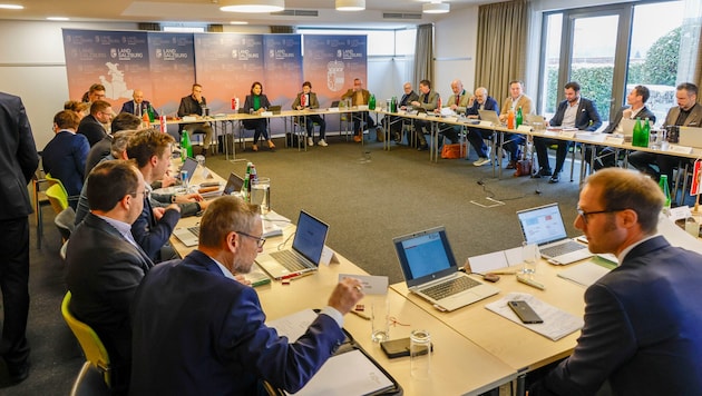 32 Personen nehmen an der Klausur in Anthering teil.