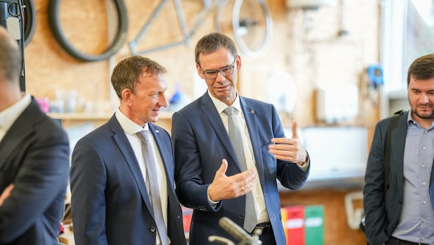 Markus Wallner und AMS-Landeschef Bernhard Bereuter besuchten das überbetriebliche ...