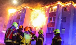 Die Einsatzkräfte waren in der Silvesternacht in Traun beschäftigt.