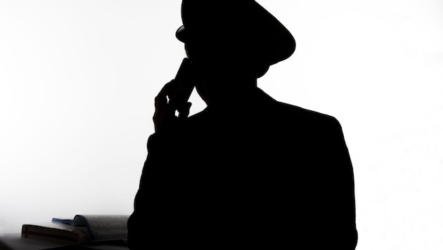 Echte Polizisten verlangen per Telefon niemals Geld von Bürgern – bei einem solchen Anruf also ...