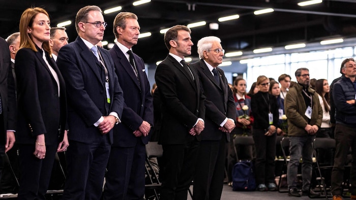 Viele Politikerinnen und Politiker, darunter Frankreichs Präsident Emmanuel Macron, reisten an.