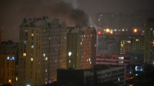 In Kiew wurden in der Nacht auf Freitag mehrere Wohnblocks von russischen Geschossen getroffen.
