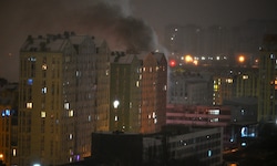 In Kiew wurden in der Nacht auf Freitag mehrere Wohnblocks von russischen Geschossen getroffen.