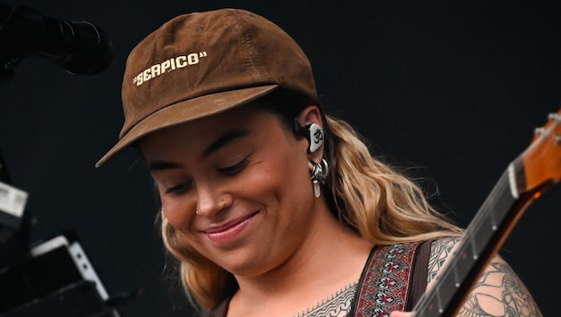 Tash Sultana bei ihrem Konzert am Open-Air-Gelände 2023 in der Wiener Arena.