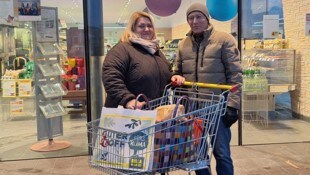 Bürgermeisterin Isabella Radatz-Grauszer und Vereinsobmann Erwin Glamm beim vorerst letzten ...