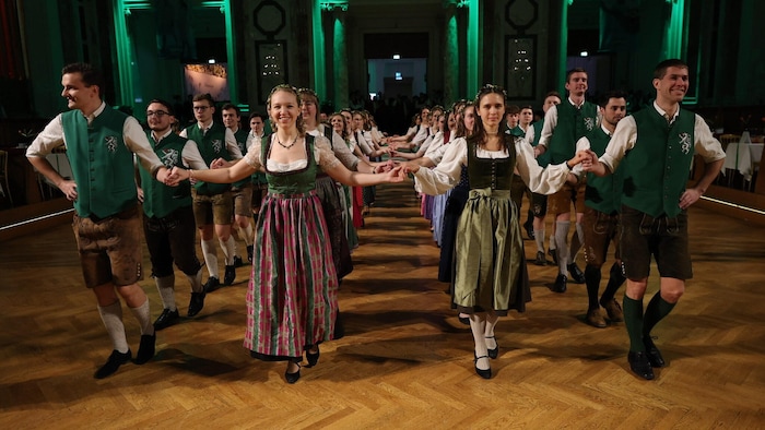 Die 50 Pärchen holten sich den letzten Feinschliff.