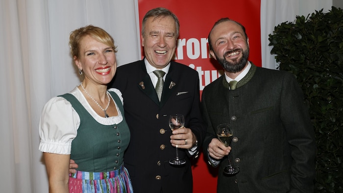 Sturm-Präsident Christian Jauk mit Gattin Kathrin und dem steirischen SPÖ-Chef Max Lercher