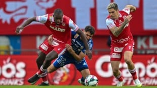 Mittelfeld-Krake Sadik Fofana (li.) wird nach positiv absolviertem Medizincheck nach Italien ...