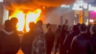 Die Gewalt bei den Protesten eskaliert immer weiter. Das Mullah-Regime geht hart gegen die ...