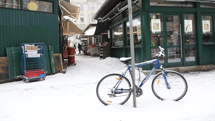Fußgänger mussten sich mit weniger Sorgfalt bei der Schneeräumung zufrieden geben, wie dieses ...