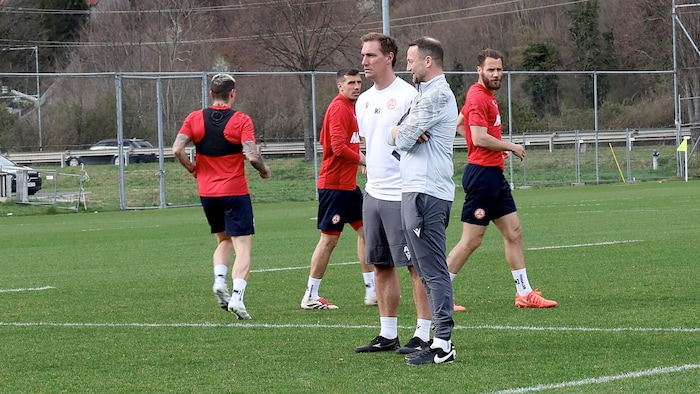Ralph Spirk war im Team von Cheftrainer Ferdinand Feldhofer (re.) für die Standardsituationen ...