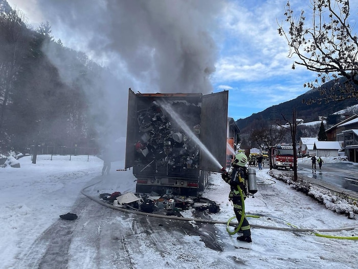Der geladene Elektroschrott hatte sich entzündet.