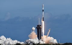 SpaceX ist mit seinem Netzwerk Starlink, das aus rund 9400 Satelliten besteht, bereits der ...