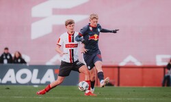 Ins Trainingslager der Bullen nachgereist: Valentin Zabransky (re.).