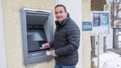 Thal hat seit Mitte Dezember einen neuen Bankomaten – ganz zur Freude von Bürgermeister Matthias ...