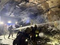 Die enorme Hitze des Brandes zerstörte wichtige Sicherheitseinrichtungen und die Fahrbahn.