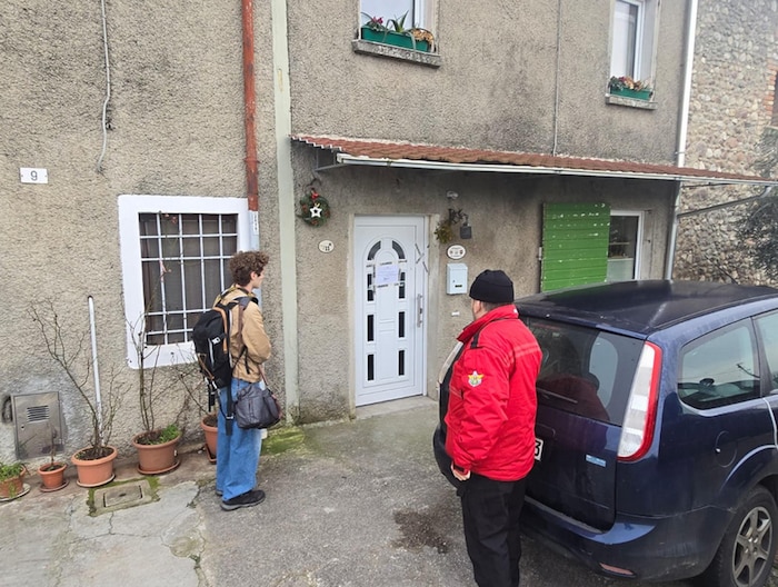 Hinter dieser Tür kam es zur Tragödie – die Ermittlungen laufen.