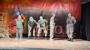 Die „G.F.O.R“ überzeugt mit zwei Garde-Gruppen, Burgpaar und vielen Sketchen über Gott und die ...