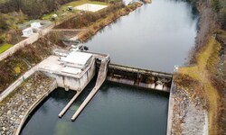 Unmittelbar neben dem Kleinwasserkraftwerk Dorfmühle an der Ybbs wurde Batteriespeicher mit 0,6 ...