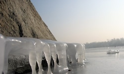 Trotz Dauerfrost gilt ein generelles Betretungsverbot für Natureisflächen wie Alte und Neue ...