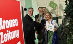 Viel Spaß hatten die Gäste auch vor der Fotobox der Kronen Zeitung.