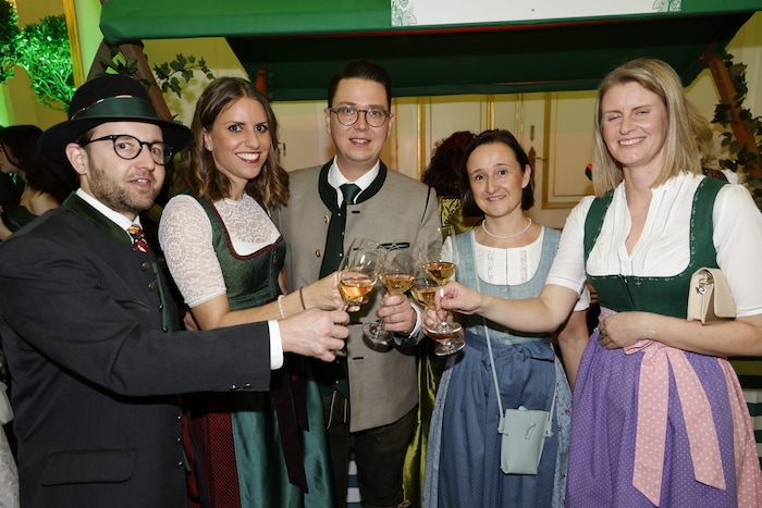 Die Freundesgruppe aus Markt Hartmannsdorf genoss das Ambiente in der Hofburg heuer zum ersten ...