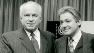 Josef Ratzenböck bei Amtsübergabe an Josef Pühringer im Jahr 1995