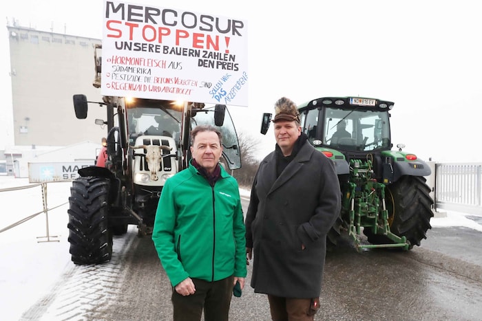 Landwirtschaftskammer-Präsident Niki Berlakovich mit Organisator Ernst Tschida.