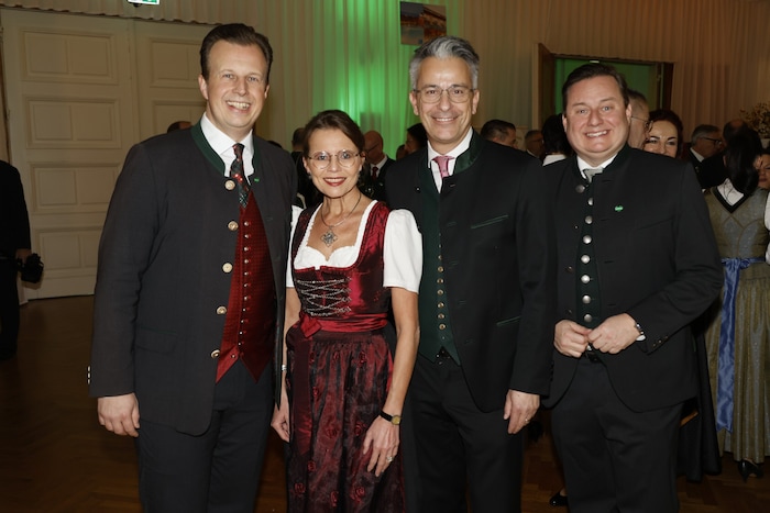 Schwarzes Quartett: Karlheinz Kornhäusl, Beatrix Karl, Kurt Hohensinner und Kurt Egger (v.li.).