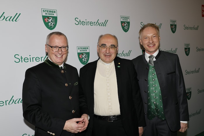 Die „Krone“ und ich: Bischof Krautwaschl mit Klaus Herrmann und Gerhard Valeskini.